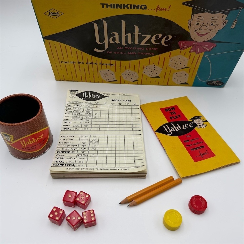 Vintage‎ Yahtzee Dice Game Complete Set w/ Dice Cup Chips Score Pads & - Picture 2 of 5